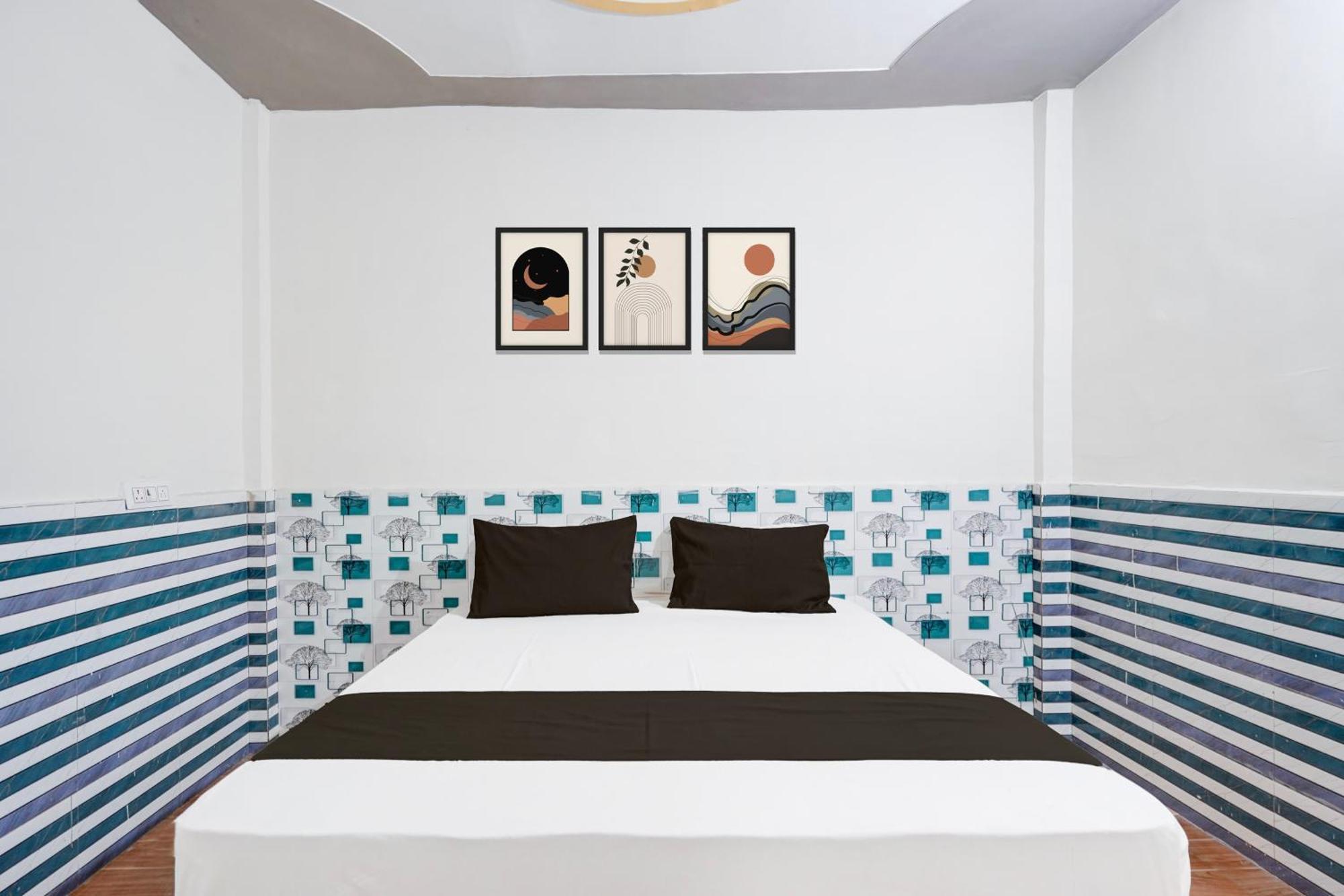Hotel O Golden Bird Нойда Экстерьер фото