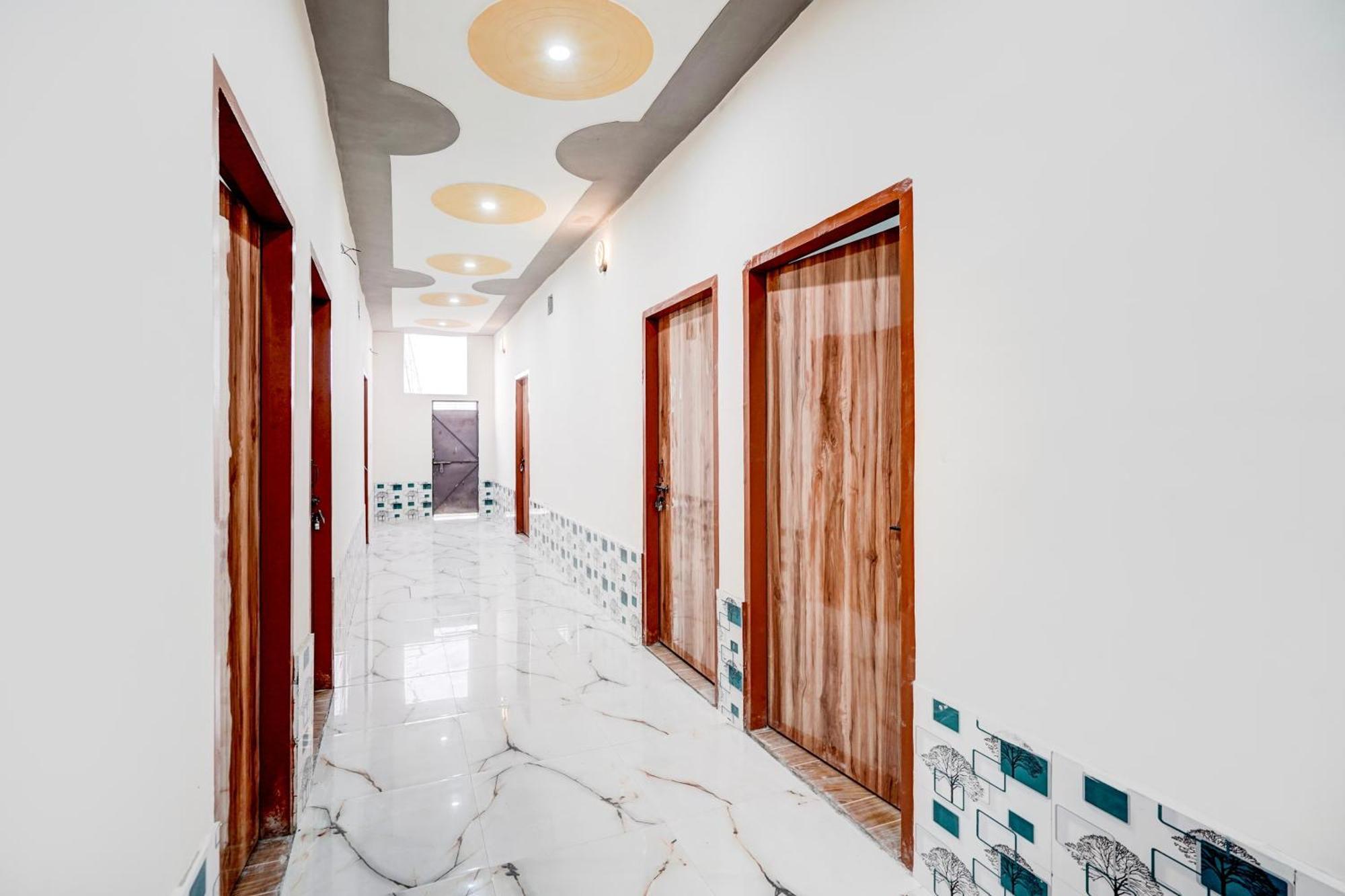 Hotel O Golden Bird Нойда Экстерьер фото